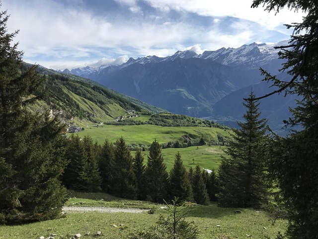 朝的座右铭crostel, 阿尔卑斯山的路线, 阿尔卑斯山
