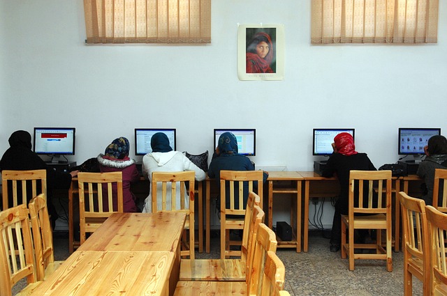 阿富汗, 女性, 关于互联网
