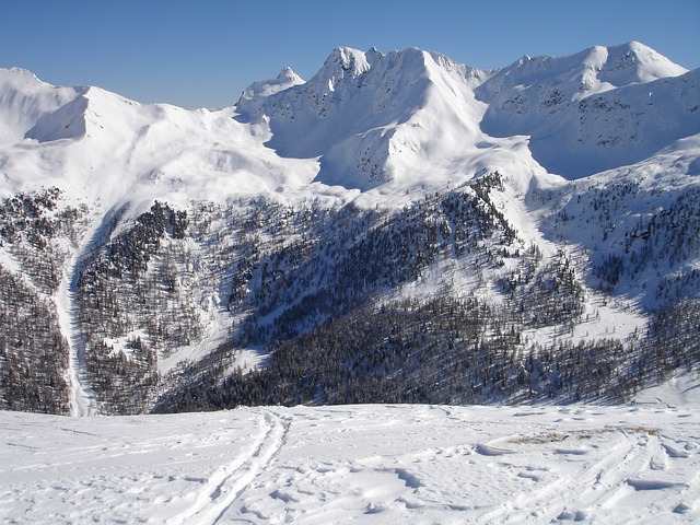 穷乡僻壤skiiing, 滑雪登山, 滑雪旅游
