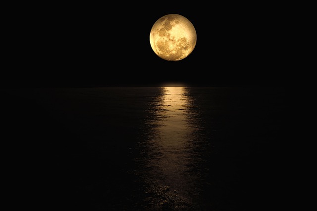 满月, 反射的月亮, 海岸线